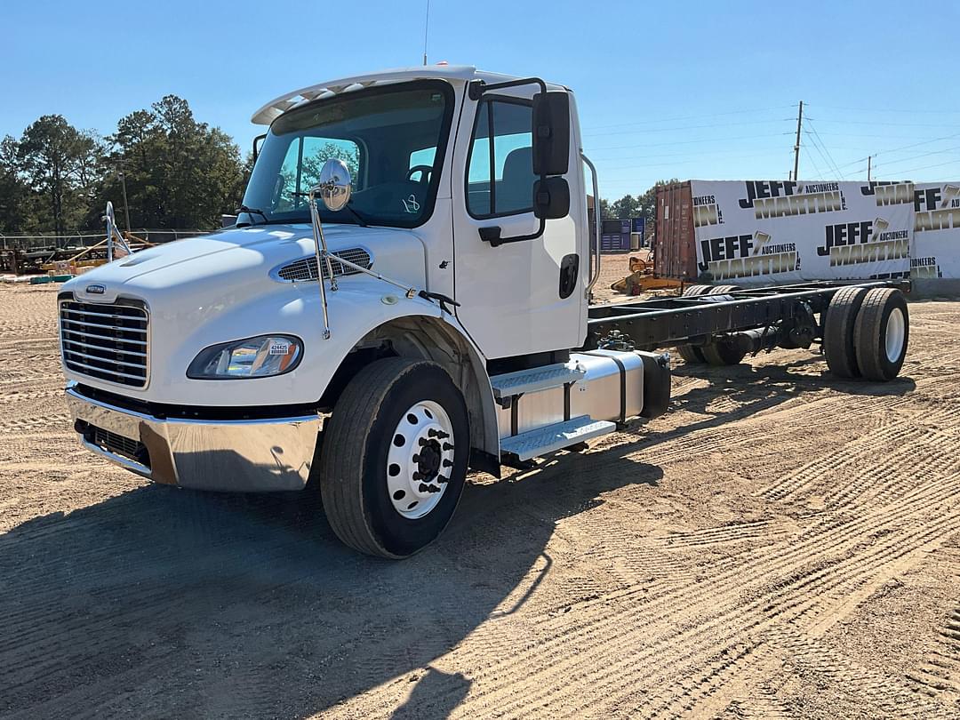 Image of Freightliner M2 Primary image