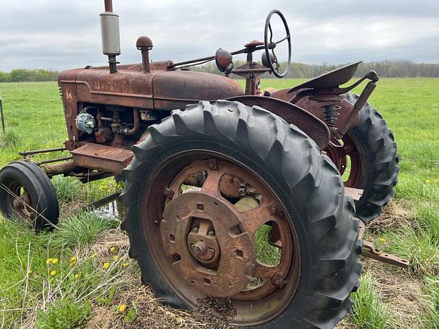 Image of Farmall M equipment image 1