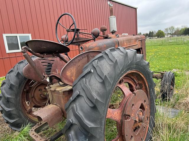 Image of Farmall M equipment image 2