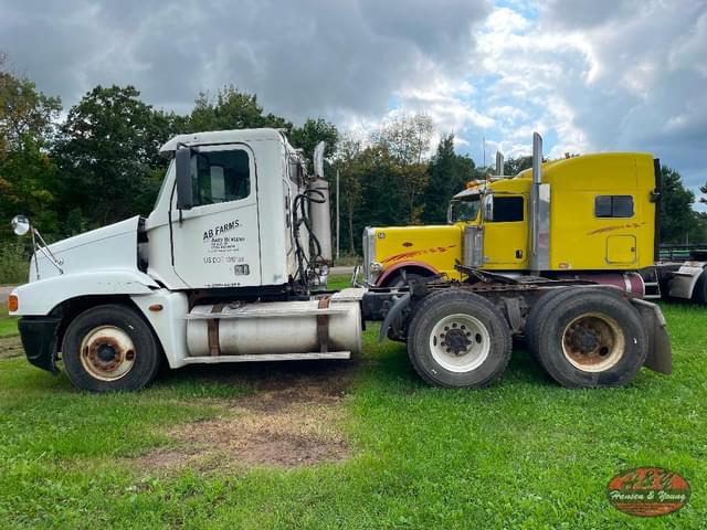 Image of Freightliner ST120 equipment image 3