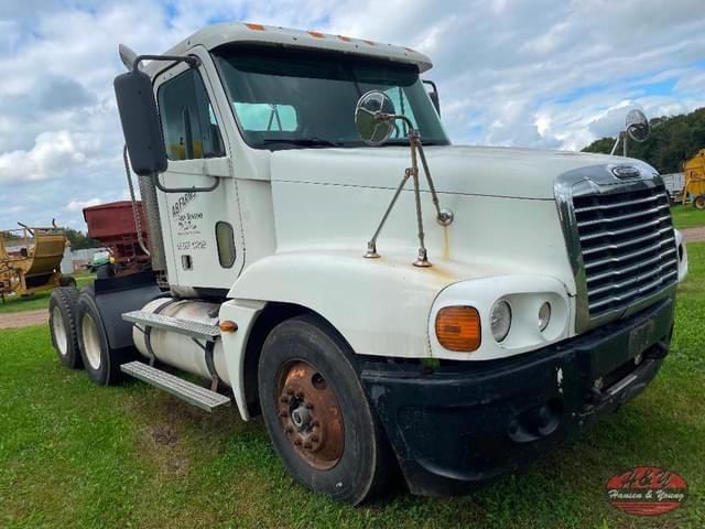 Image of Freightliner ST120 equipment image 2