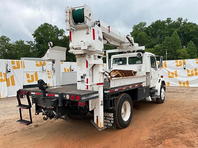 Image of Freightliner FL70 equipment image 4