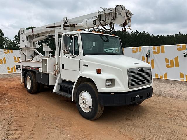 Image of Freightliner FL70 equipment image 2