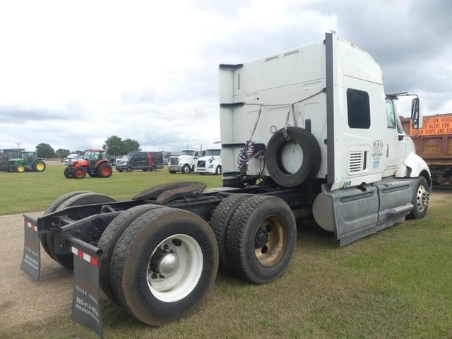 Image of International ProStar Plus 122 equipment image 2