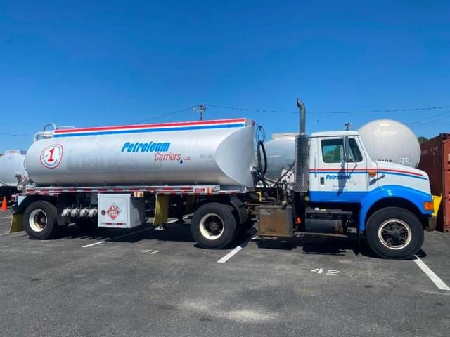 Image of International 8100 equipment image 4