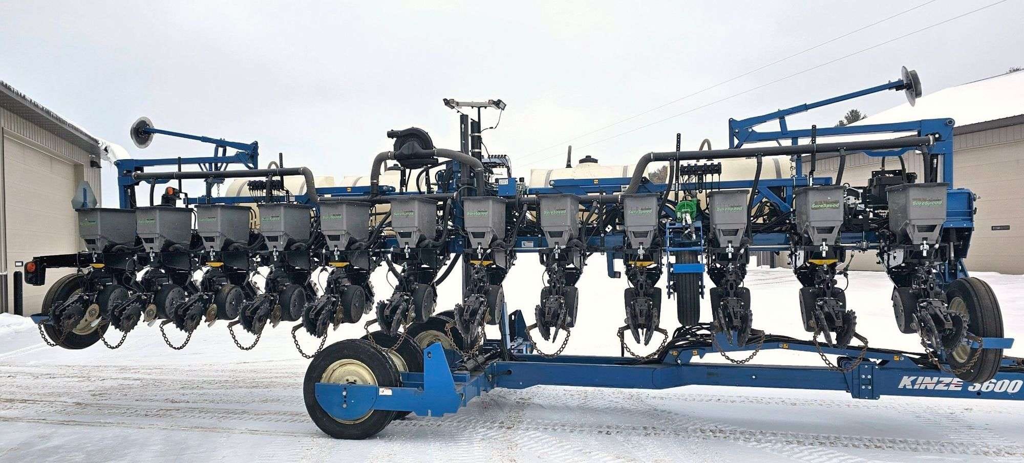 2019 Kinze 3600 Equipment Image0