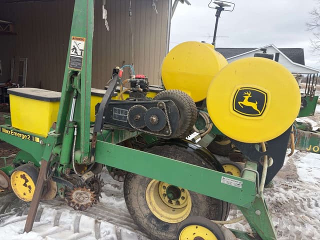 Image of John Deere 7240 equipment image 2