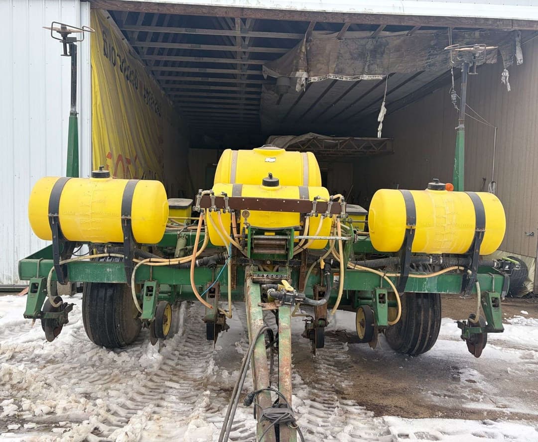 Image of John Deere 7240 Primary image