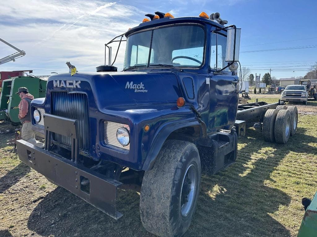 Main image Mack DM685S
