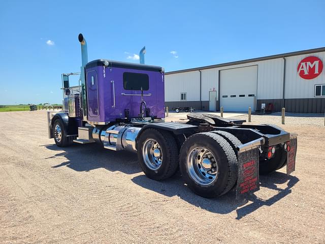 Image of Peterbilt 389 equipment image 3