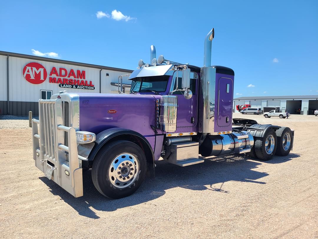 Image of Peterbilt 389 Primary image