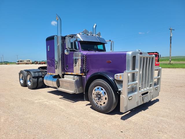 Image of Peterbilt 389 equipment image 1