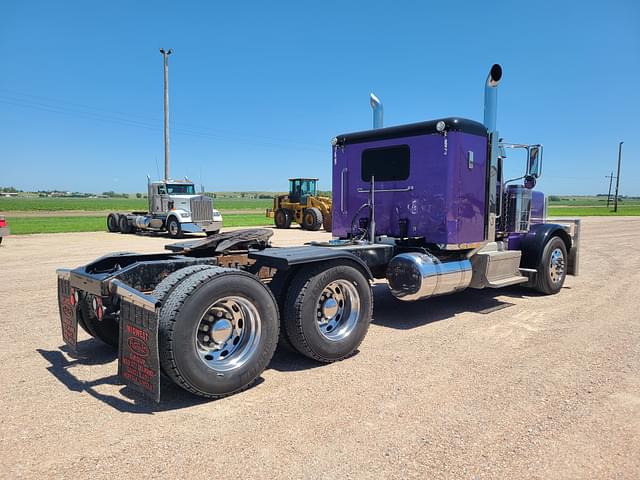 Image of Peterbilt 389 equipment image 2