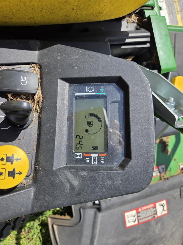 Image of John Deere Z545R equipment image 1