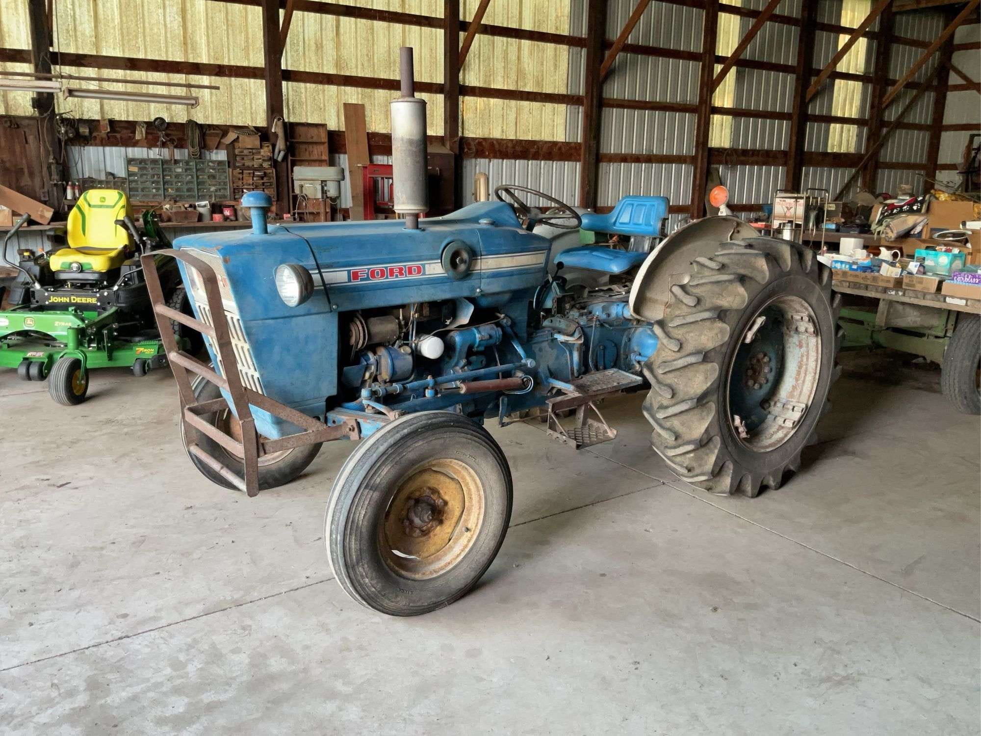 Ford 3000 Equipment Image0