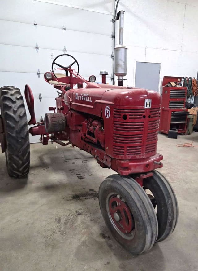 Image of Farmall Super H equipment image 2