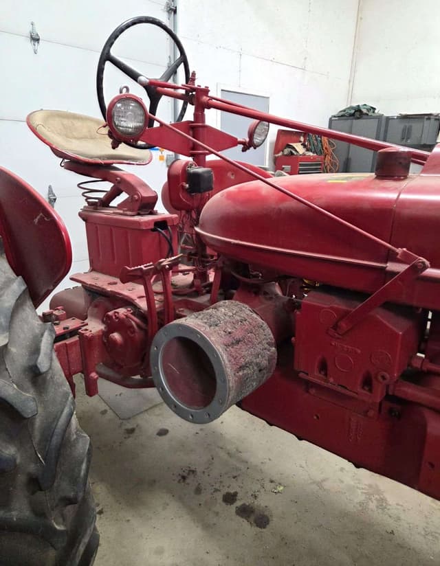Image of Farmall Super H equipment image 3
