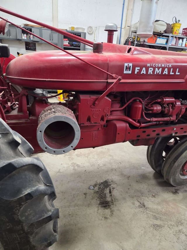 Image of Farmall Super H equipment image 4