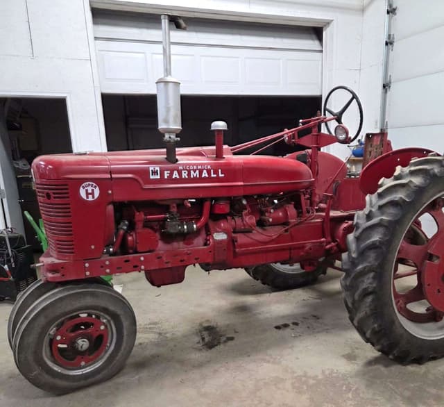 Image of Farmall Super H equipment image 1