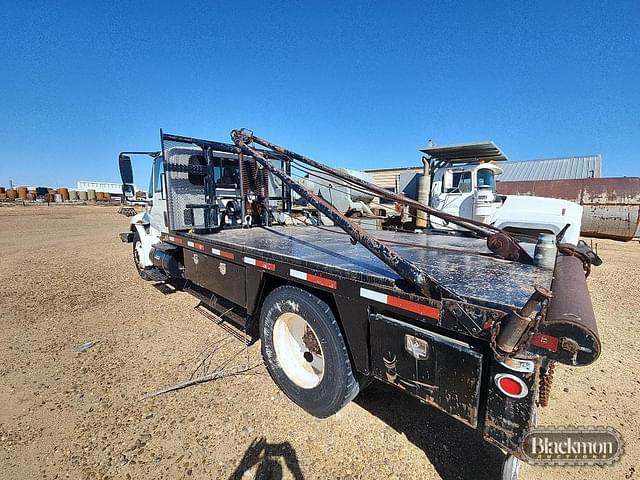 Image of International 4300 equipment image 4