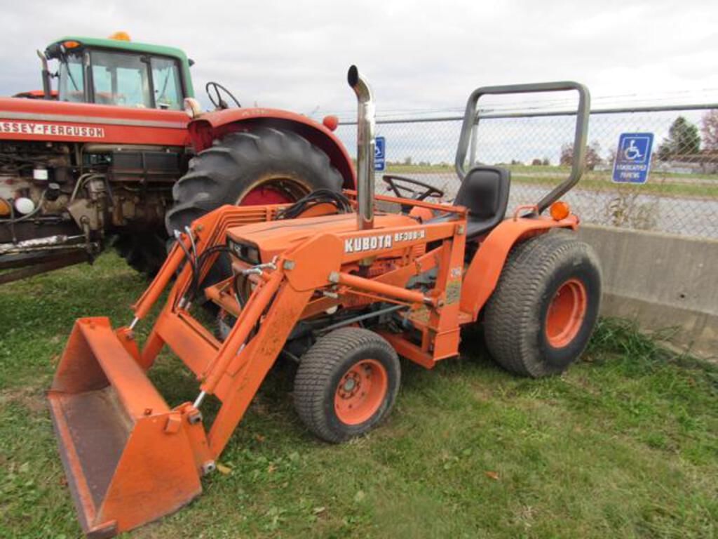Main image Kubota B8200