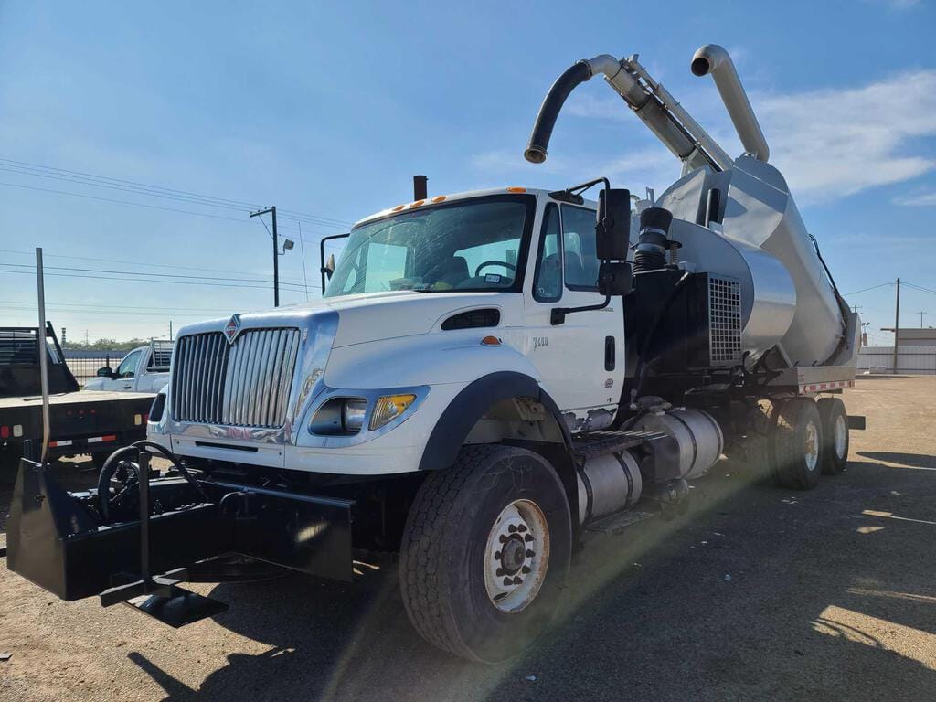 Main image International 7600