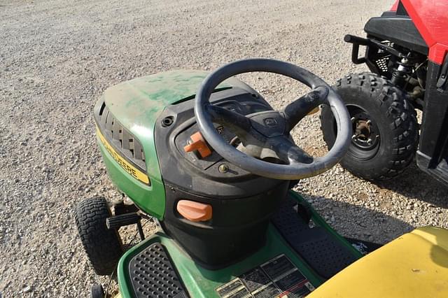 Image of John Deere D130 equipment image 4