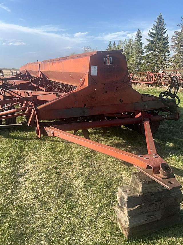 Image of International Harvester 7200 equipment image 3