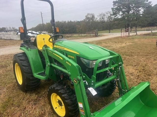Image of John Deere 3038E equipment image 3