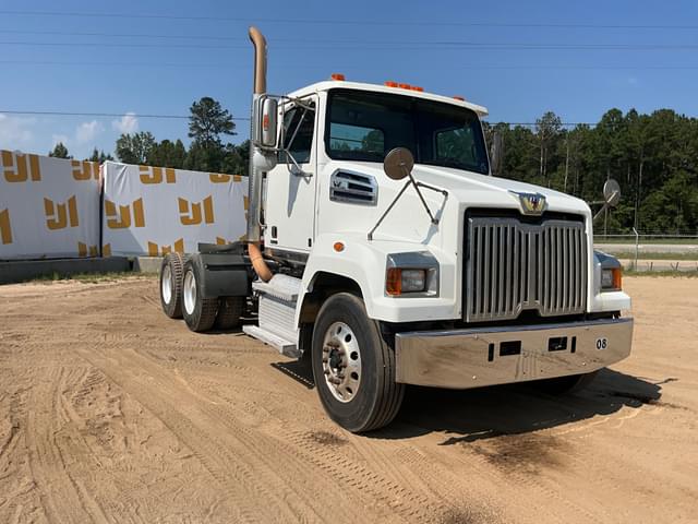 Image of Western Star 4700SF equipment image 2