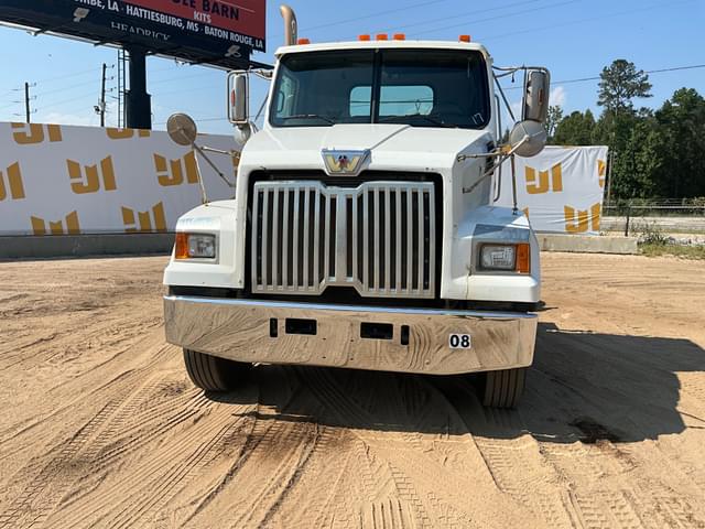 Image of Western Star 4700SF equipment image 1