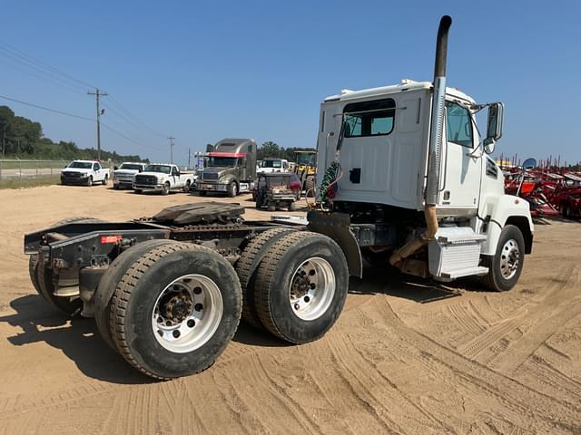 Image of Western Star 4700SF equipment image 4