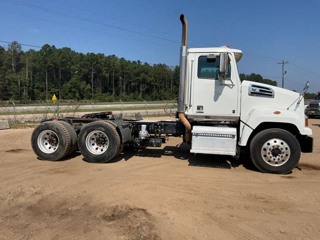 Image of Western Star 4700SF equipment image 3