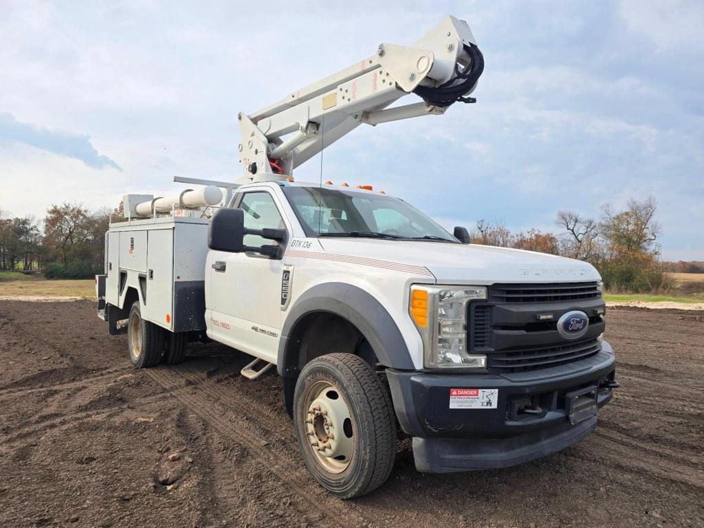 2017 Ford F-550 Equipment Image0