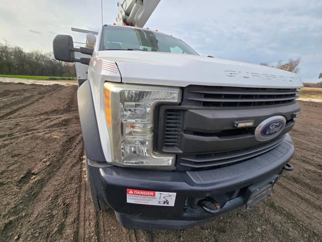 Image of Ford F-550 equipment image 1