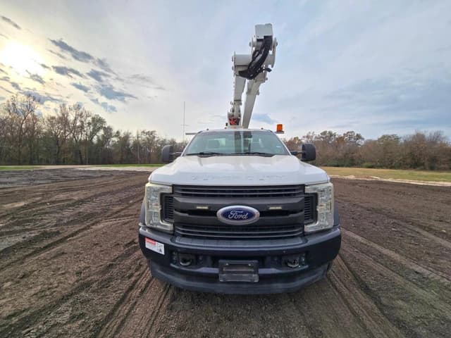 Image of Ford F-550 equipment image 3