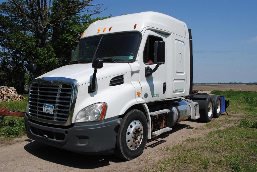 Image of Freightliner Cascadia 113 Primary image