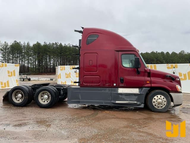 Image of Freightliner Cascadia equipment image 3