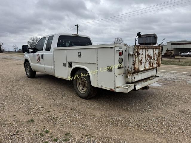 Image of Ford F-250 equipment image 2