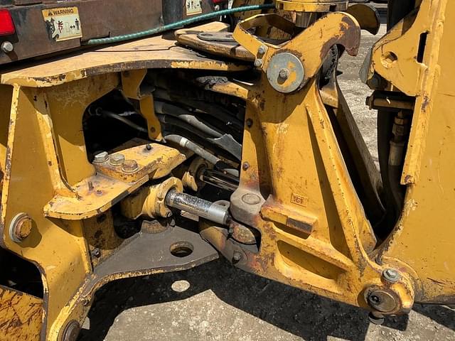 Image of Caterpillar 420D equipment image 4
