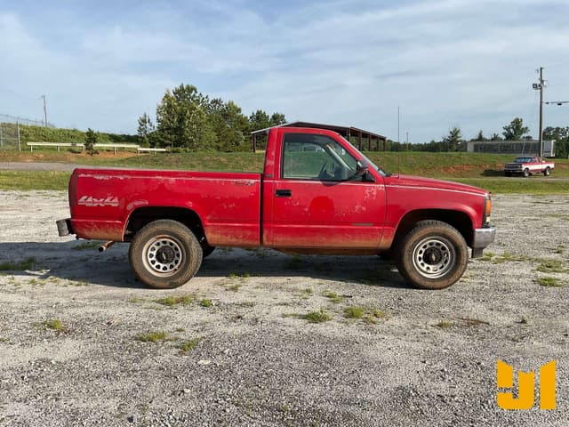 Image of Chevrolet 1500 equipment image 3