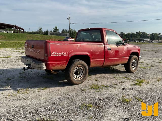 Image of Chevrolet 1500 equipment image 4