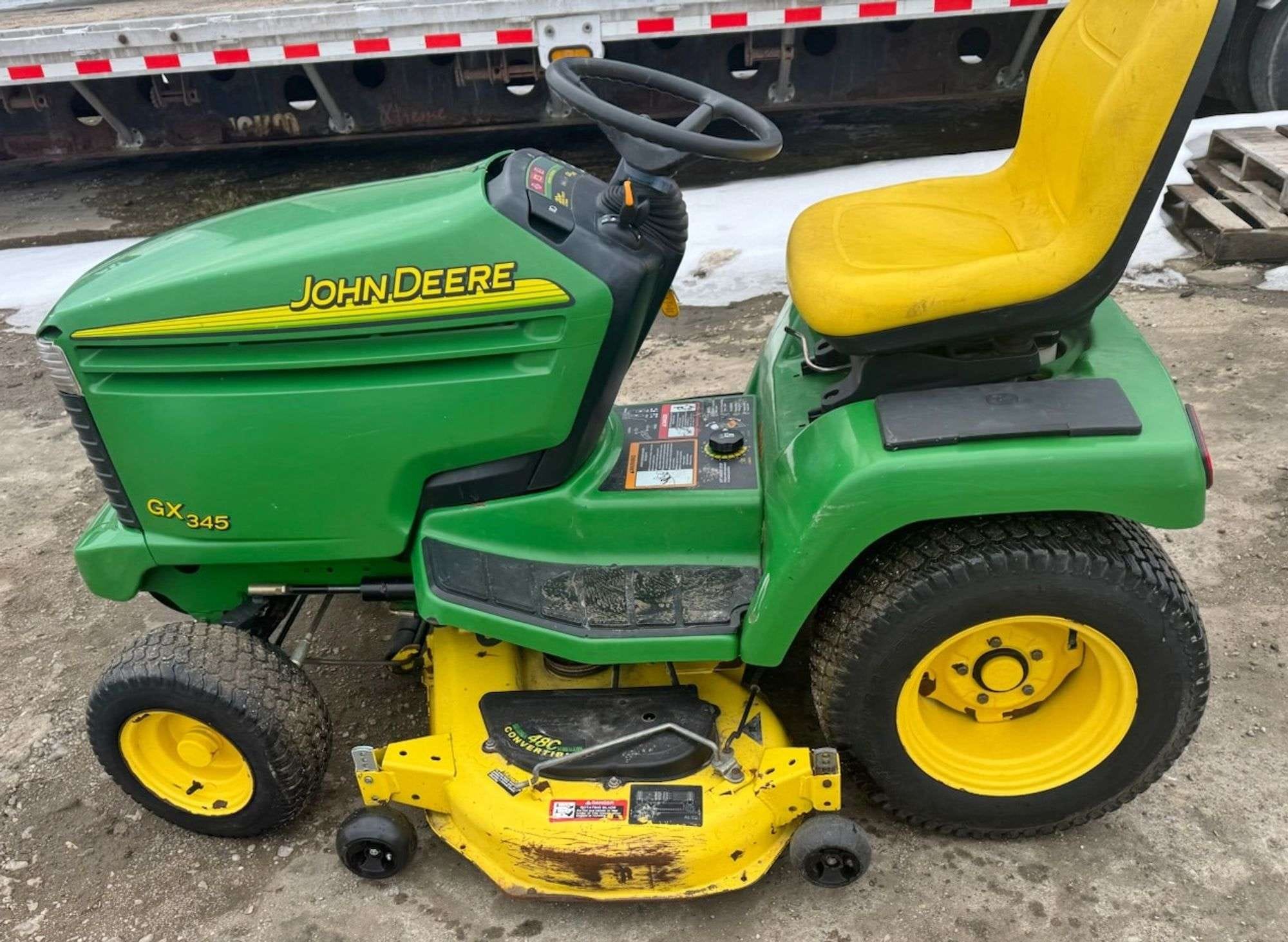 2002 John Deere GX345 Equipment Image0
