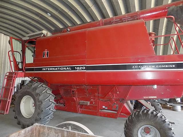 Image of International Harvester 1420 equipment image 4