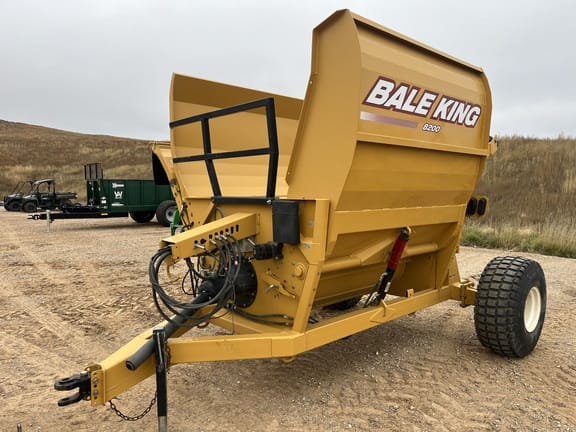 Bale King 8200 Equipment Image0