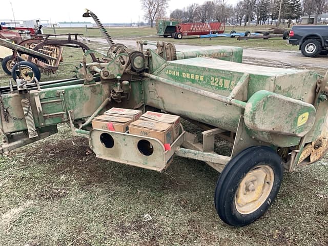 Image of John Deere 224 equipment image 4