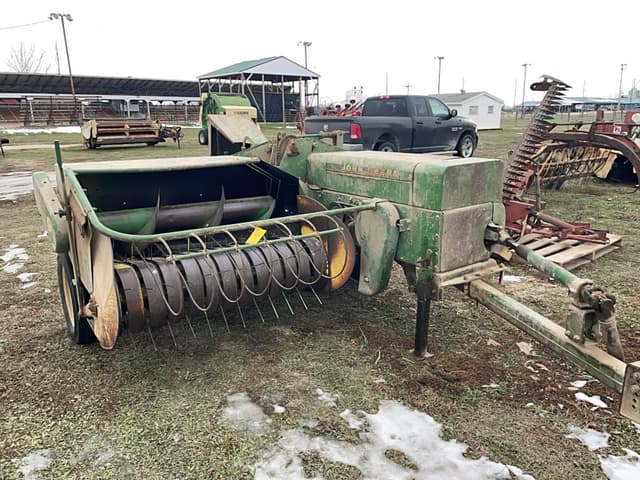 Image of John Deere 224 equipment image 2