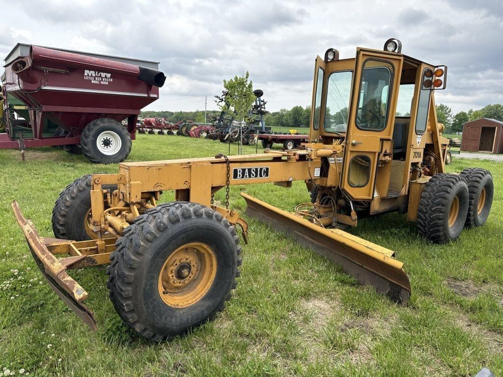 SOLD - Basic 701A Lot No. 3464d Construction with 188 Hrs | Tractor Zoom