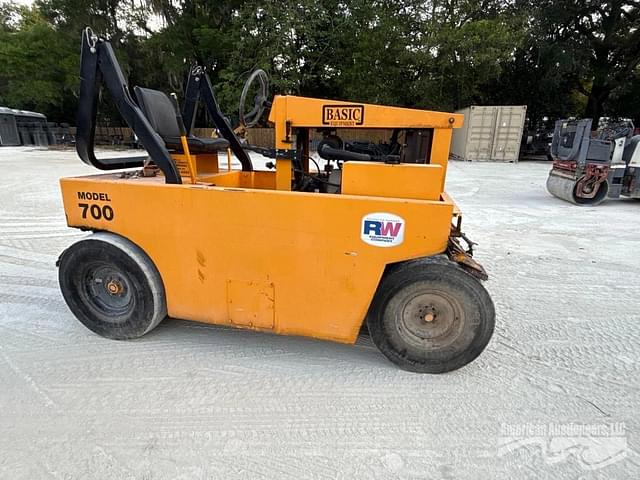 Image of Basic 700 equipment image 3