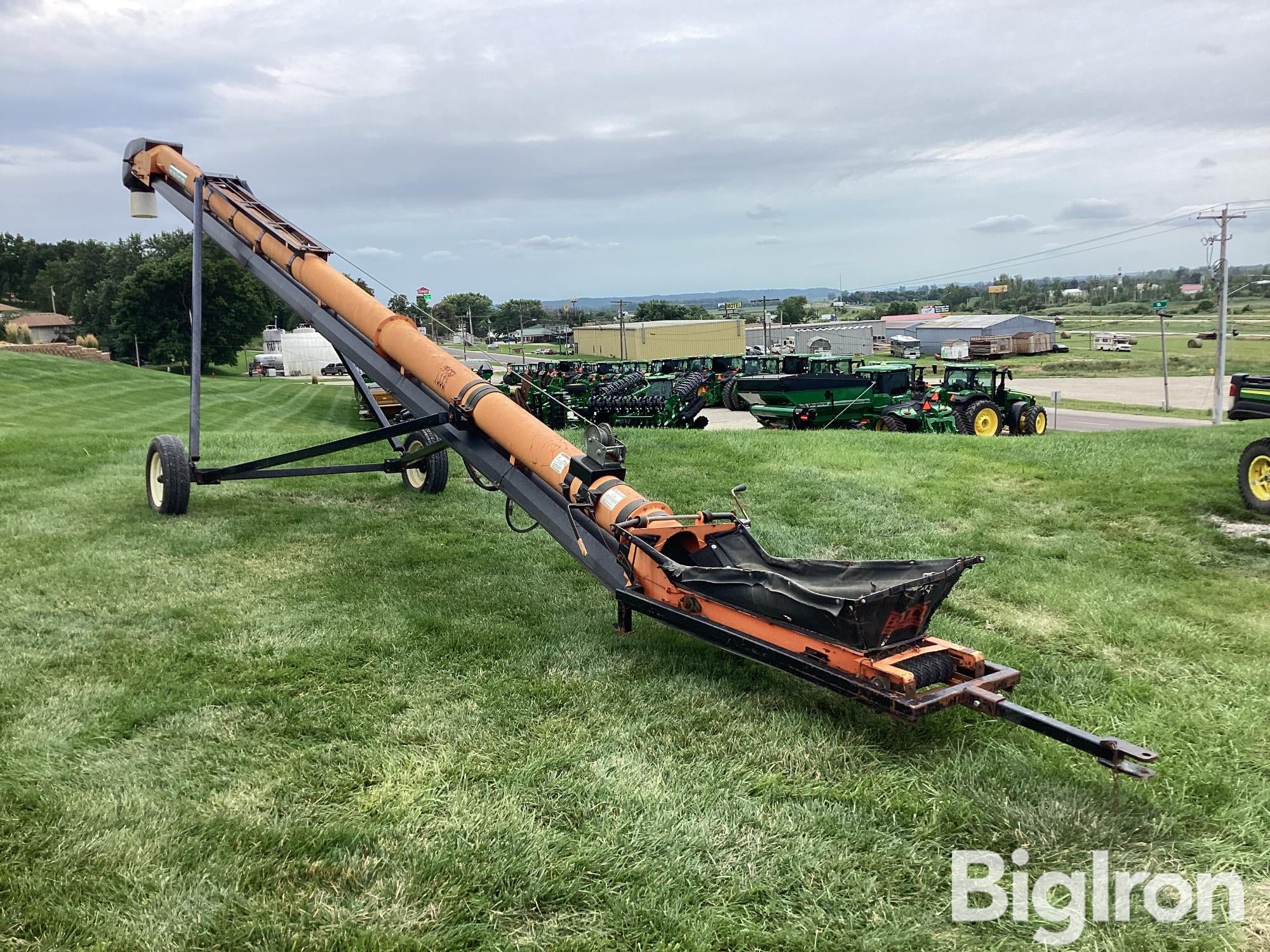 SOLD - Batco 1335 Harvesting with 35 Ft | Tractor Zoom